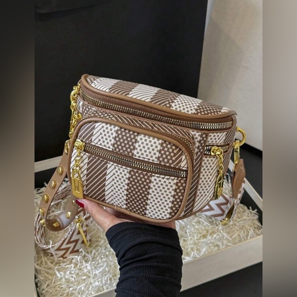 New Crossbody Chest Bag - Picture 10 of 10